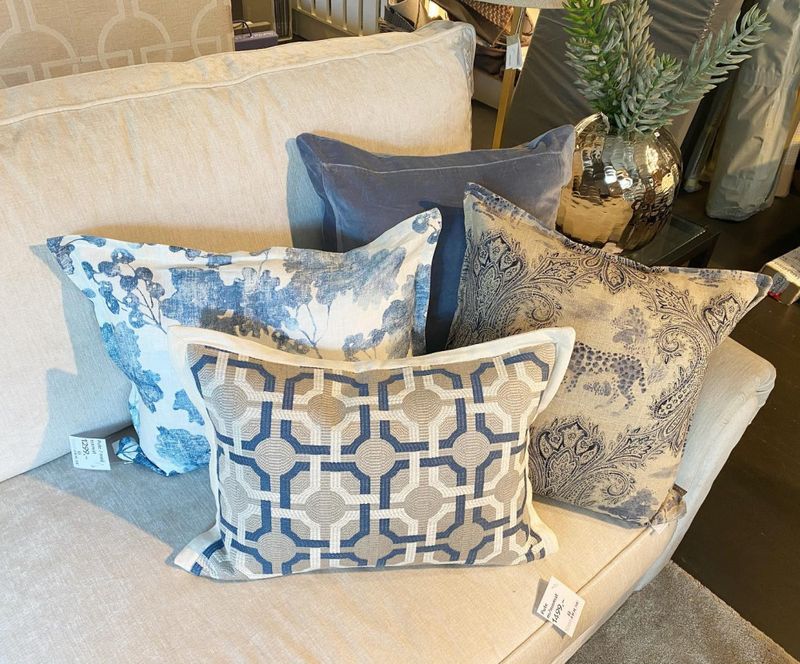 Inspirasjon puter avlange stoffet Orton Buxton Blue fra Romo