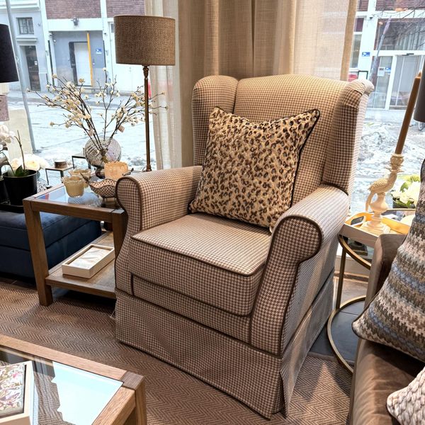 Hovedbilde Breda Ørelappstol Indu trukket i Bristol med ...