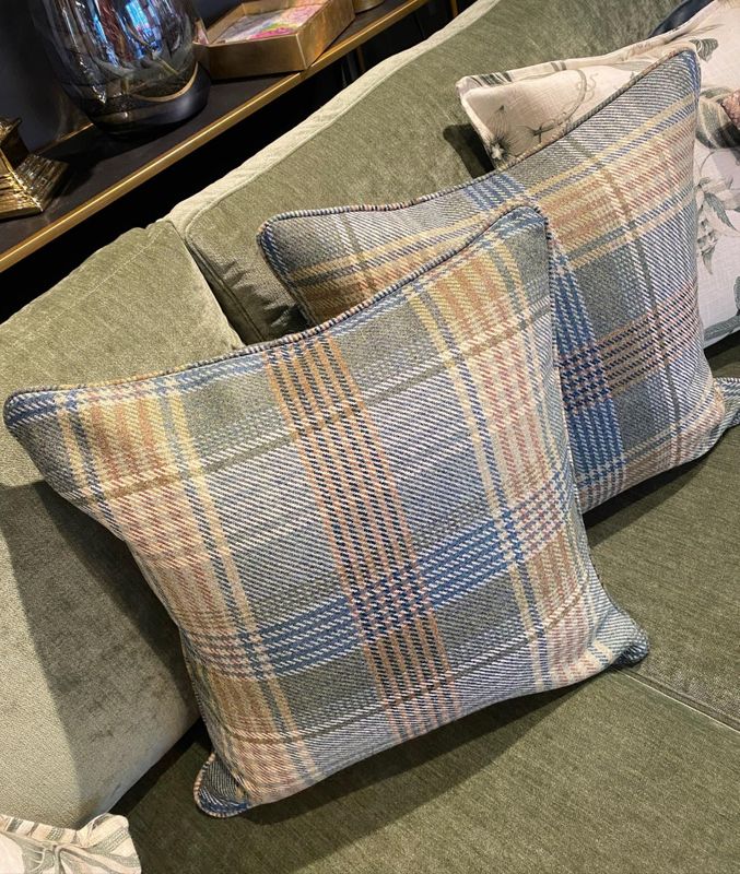 Puter i stoff fra Mulberry - Braemar Teal FD803/R11